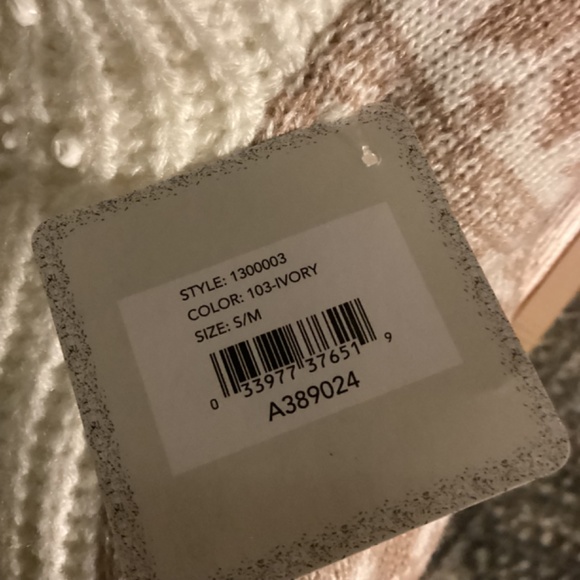 NWT MUK LUKS with Jojoba Oil Cream and Tan S/M - Picture 5 of 5